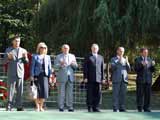 POVODOM 2. OKTOBRA - DANA OSLOBOĐENJA TUZLE NA SPOMEN OBILJEŽJIMA U TUZLI POLOŽENO CVIJEĆE I ODATA POČAST