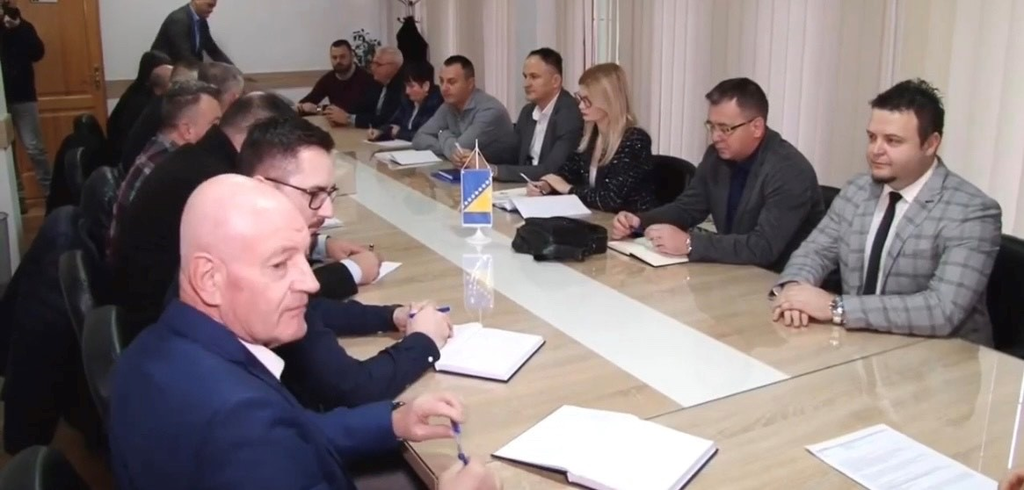 Ministar Gazdić održao sastanak sa predstavnicima sportskih saveza Kalesije, Sapne i Teočaka 