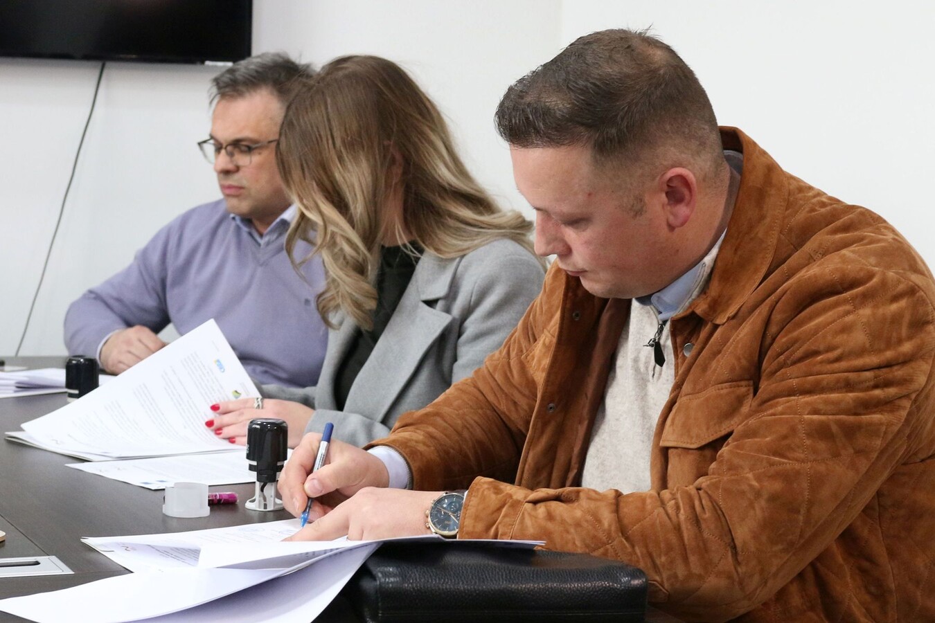 1770645618_6989e8720dcb6