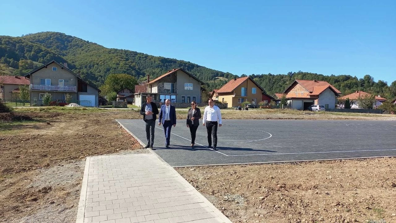 Otvoren sportski poligon i dvorište u Osnovnoj školi „Banovići Selo“