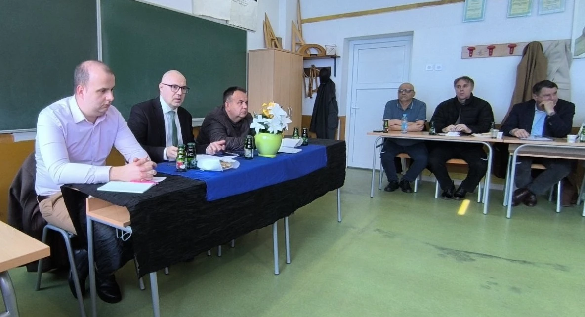 Održan sastanak ministra Omerovića s direktorima škola iz Gračanice, Gradačca i Doboj Istoka