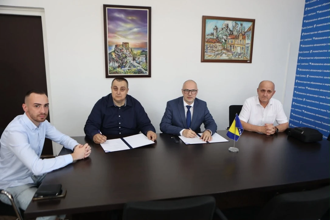 Tuzlanski kanton uvodi e-Dnevnik: Savremeniji sistem za nastavnike, učenike i roditelje